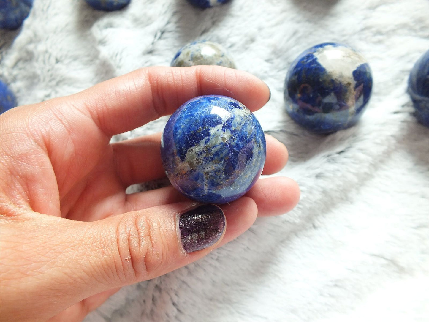 Sphère en lapis lazuli couleur vibrante - Aurore Lune 
