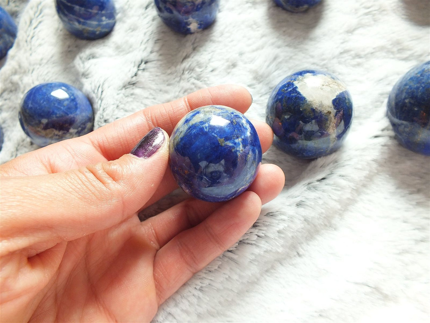 Sphère en lapis lazuli couleur vibrante - Aurore Lune 