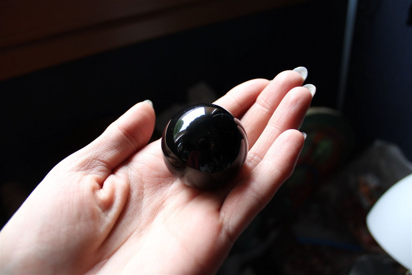 Sphère en obsidienne oeil céleste 78 grammes 4.4 cm avec socle - Aurore Lune 