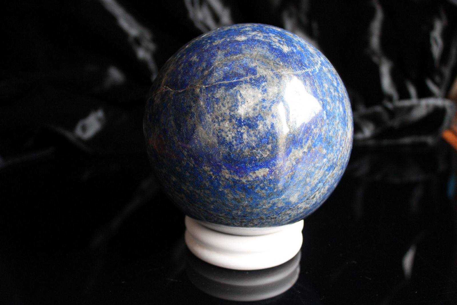 Sphère lapis lazuli 2.522 kg 11.5 cm - Aurore Lune 