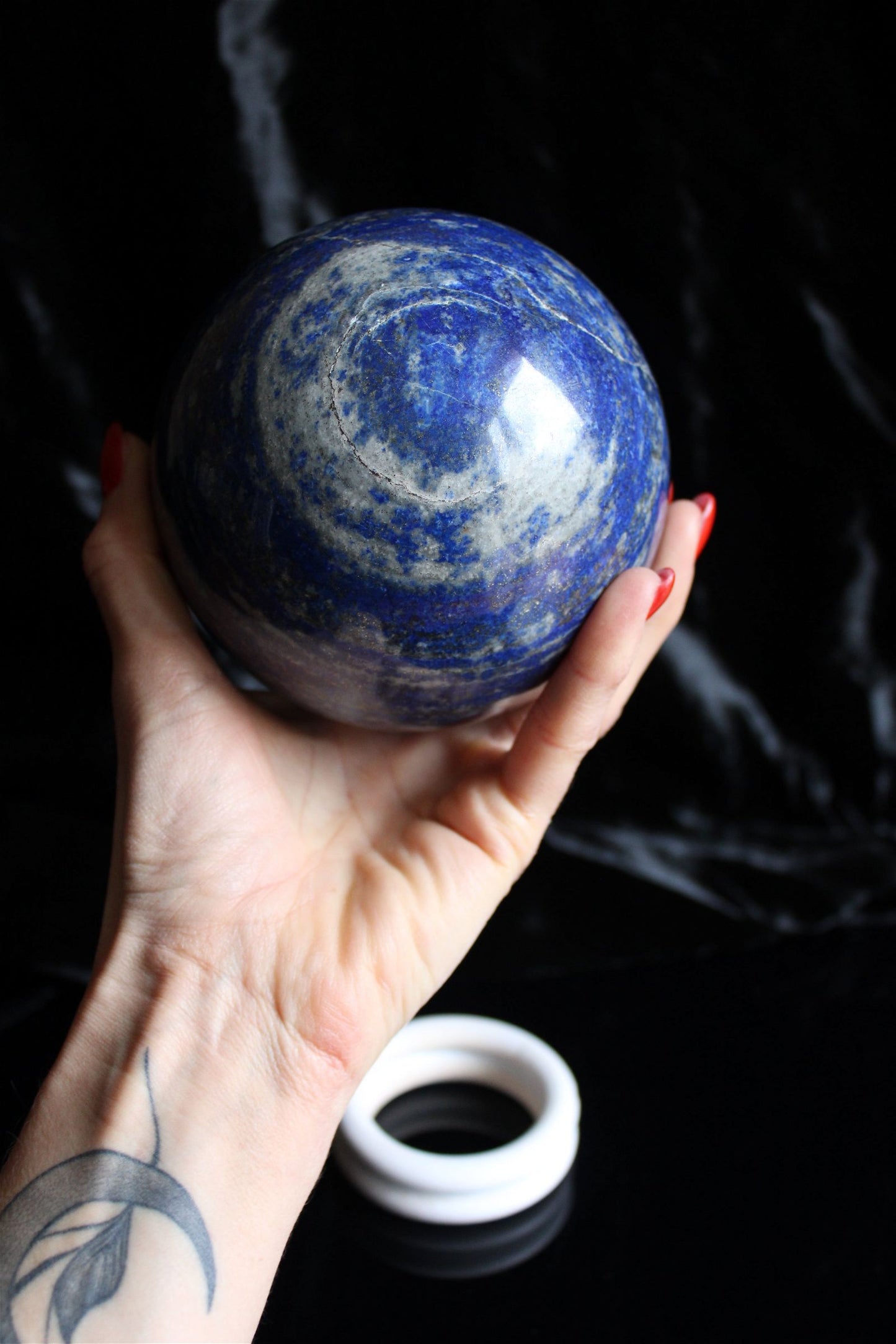 Sphère lapis lazuli 2.522 kg 11.5 cm - Aurore Lune 