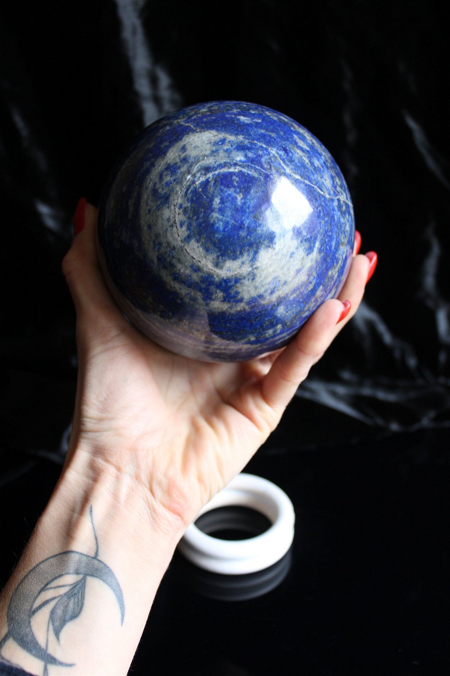 Sphère lapis lazuli 2.522 kg 11.5 cm - Aurore Lune 