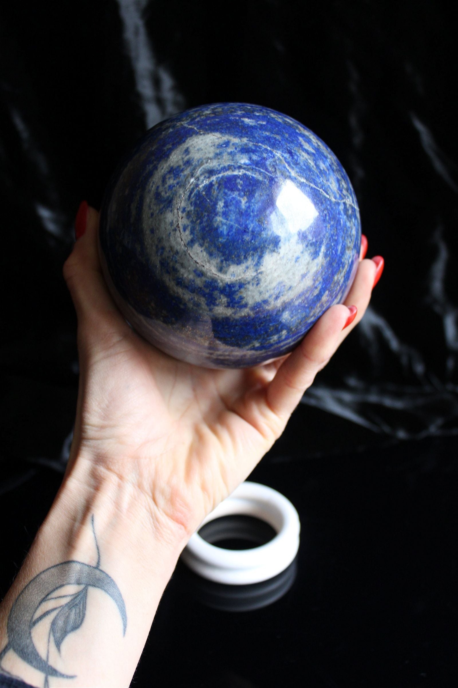 Sphère lapis lazuli 2.522 kg 11.5 cm - Aurore Lune 