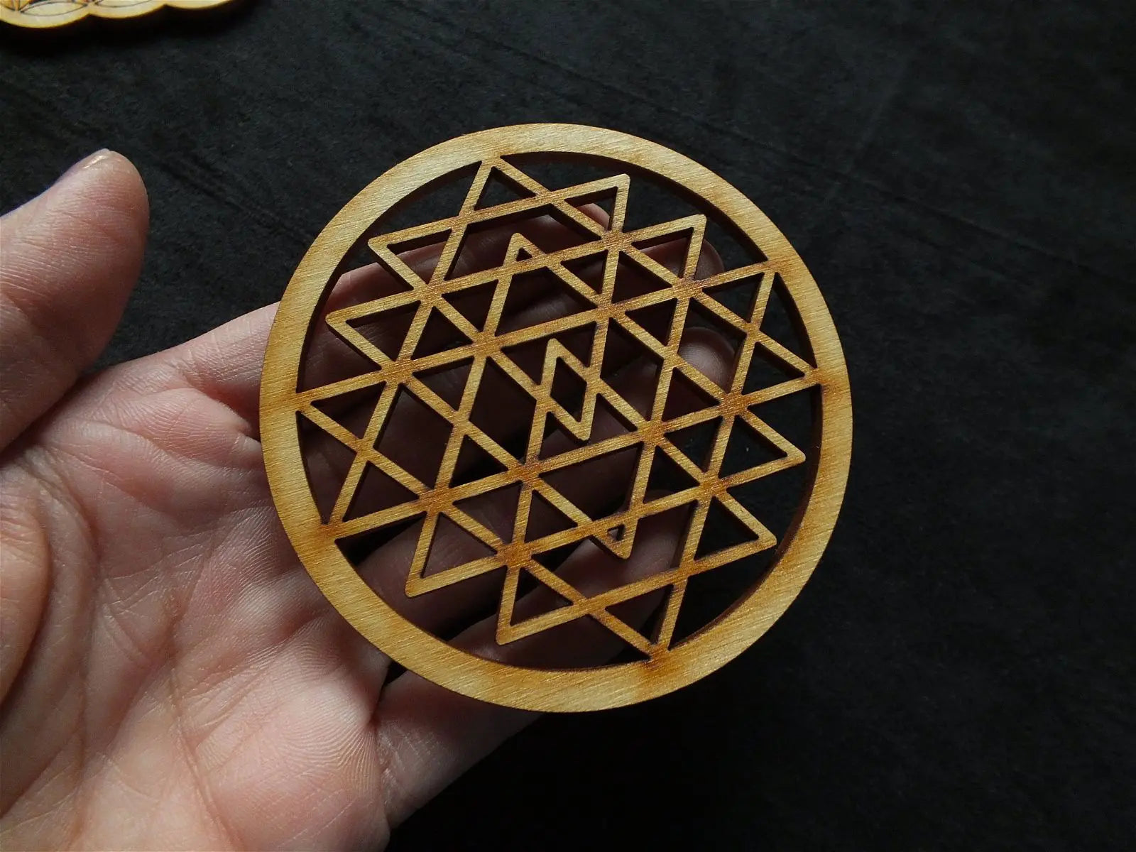 Sri yantra chakra en bois - Aurore Lune 