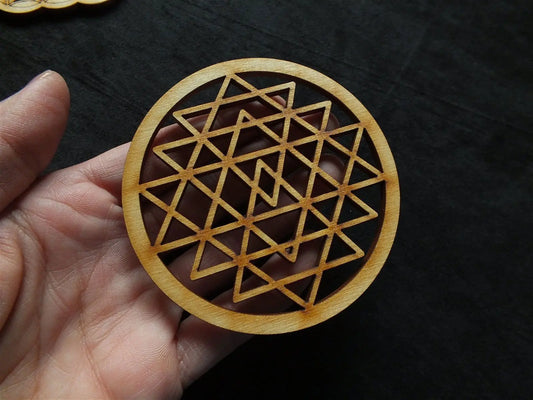 Sri yantra chakra en bois - Aurore Lune 