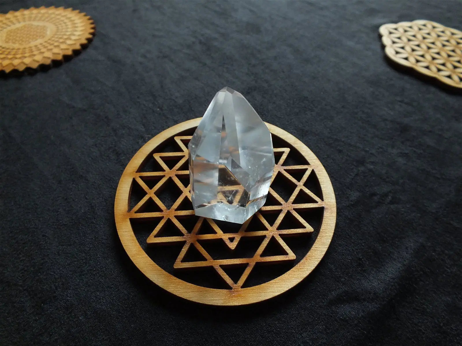 Sri yantra chakra en bois - Aurore Lune 