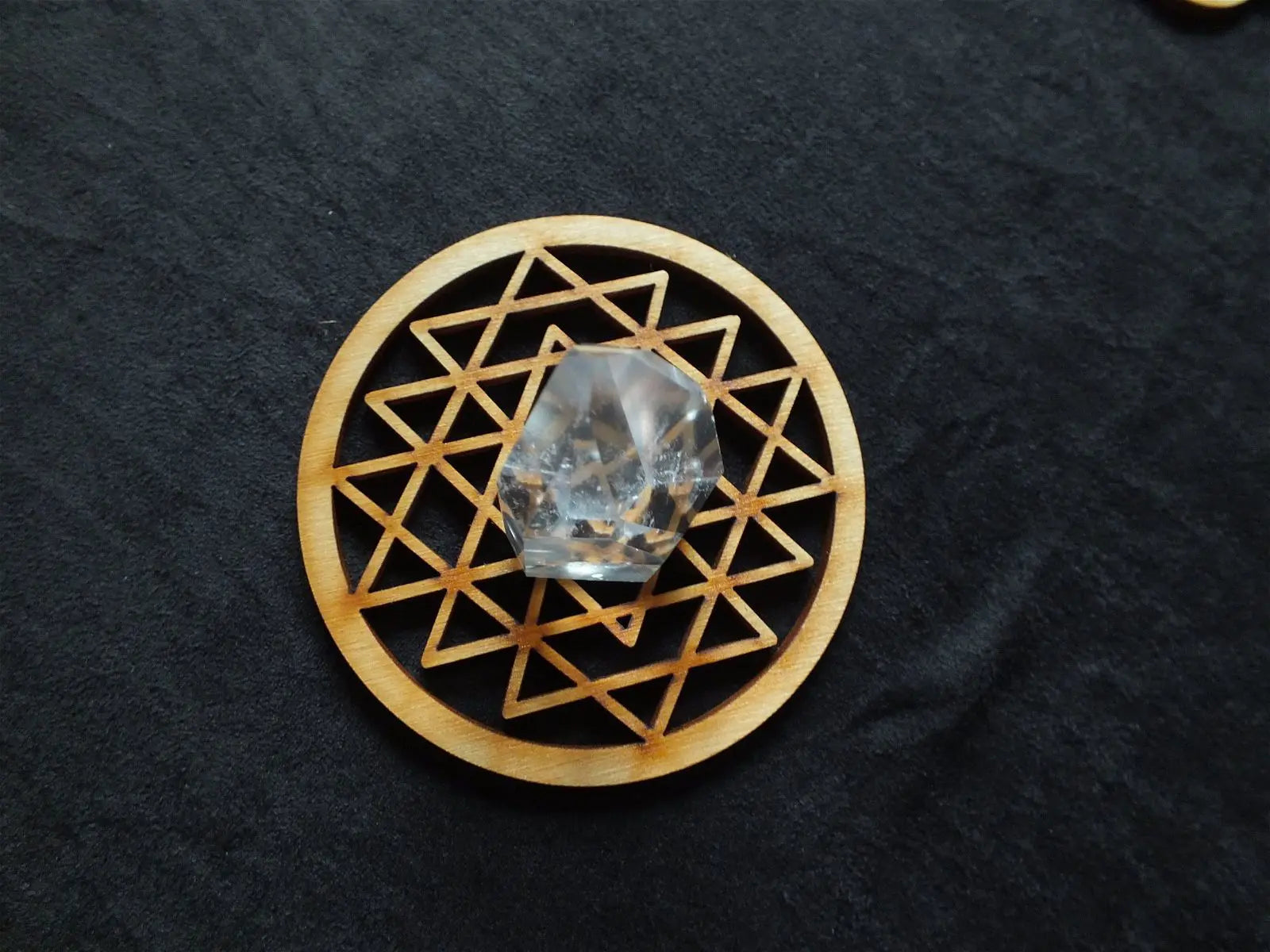 Sri yantra chakra en bois - Aurore Lune 