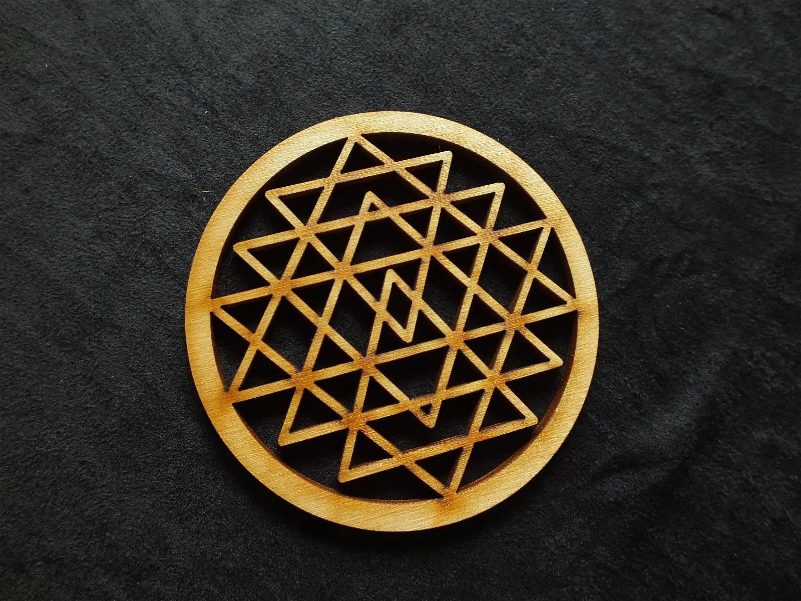 Sri yantra chakra en bois - Aurore Lune 