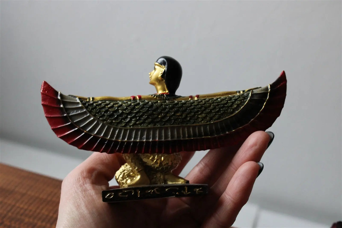 Statuette Isis ailes déployées 15cm de large - Aurore Lune 