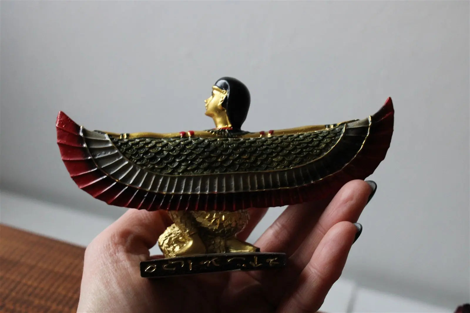 Statuette Isis ailes déployées 15cm de large - Aurore Lune 