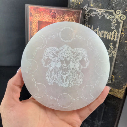 Triple Deesse ou Hécate gravée sur sélénite 12 cm - Aurore Lune 
