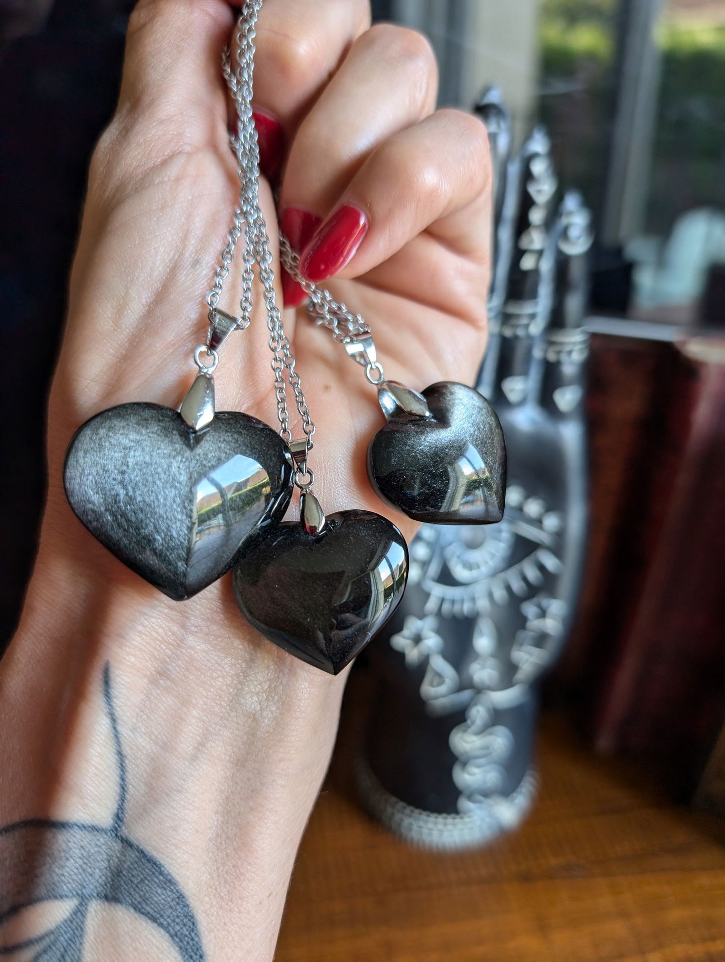 Un collier coeur en obsidienne argentée - Aurore Lune 