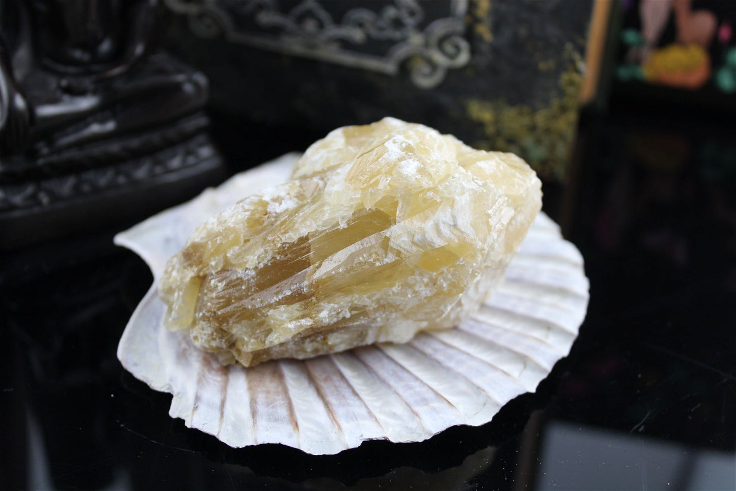 Un morceau de calcite miel brute - Aurore Lune 