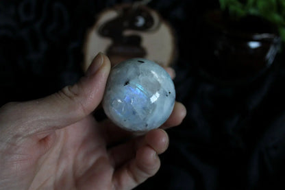 1 sphère labradorite blanche / pierre de lune arc en ciel 4.2cm - Aurore Lune 
