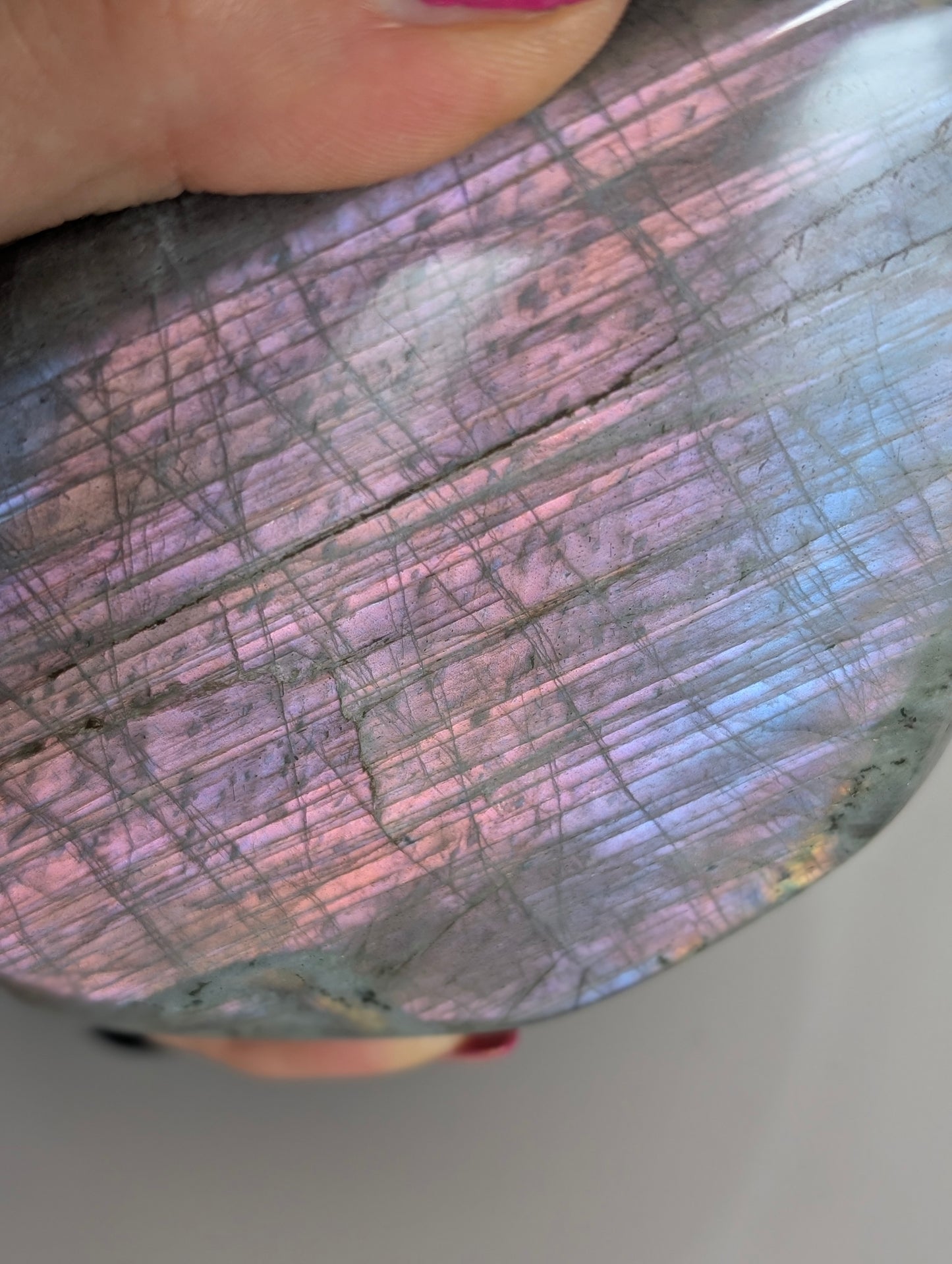 Labradorite violette à poser 892g