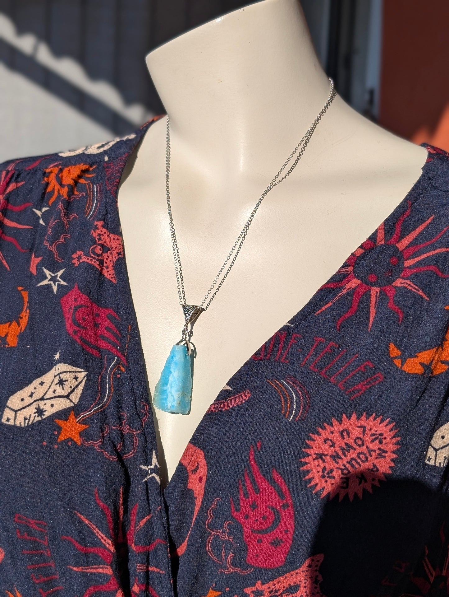 Collier brut aragonite bleue