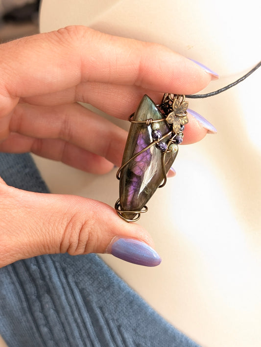 Collier wirewrap en labradorite