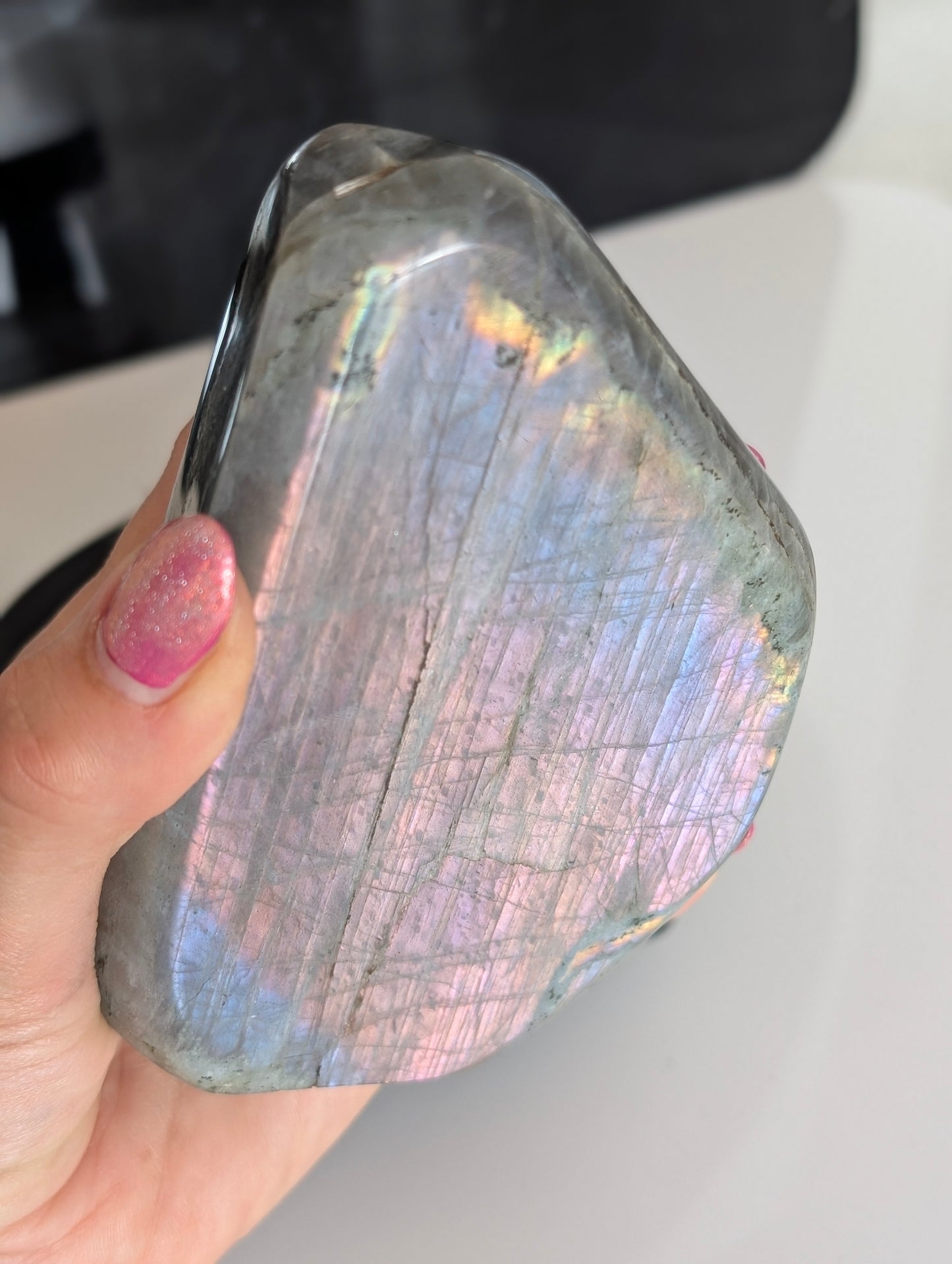 Labradorite violette à poser 892g
