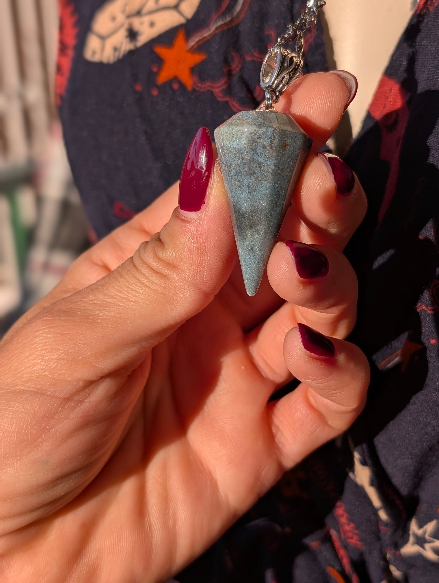 Collier pendule en trolléite long sautoir