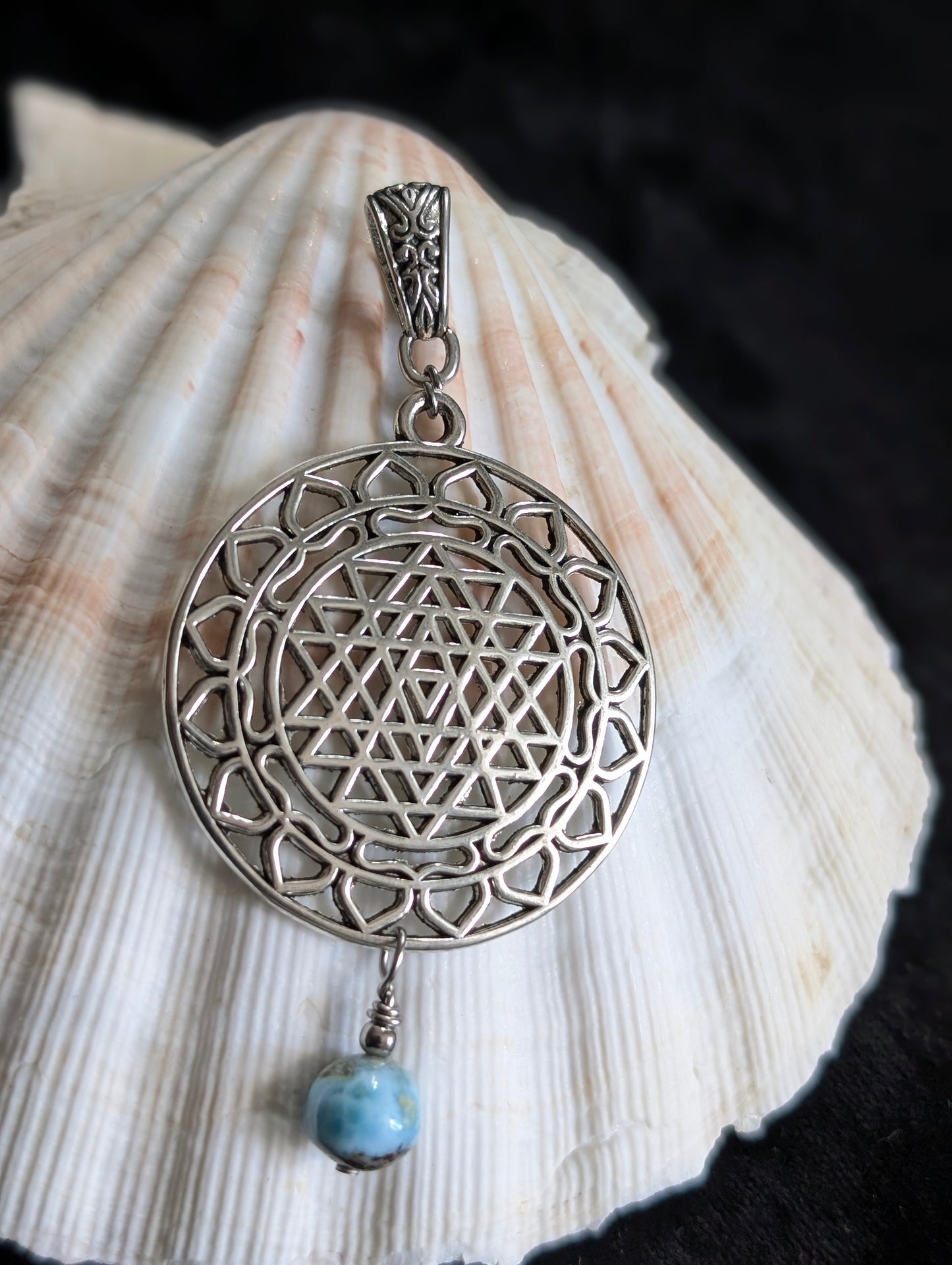 Collier avec larimar et sri yantra
