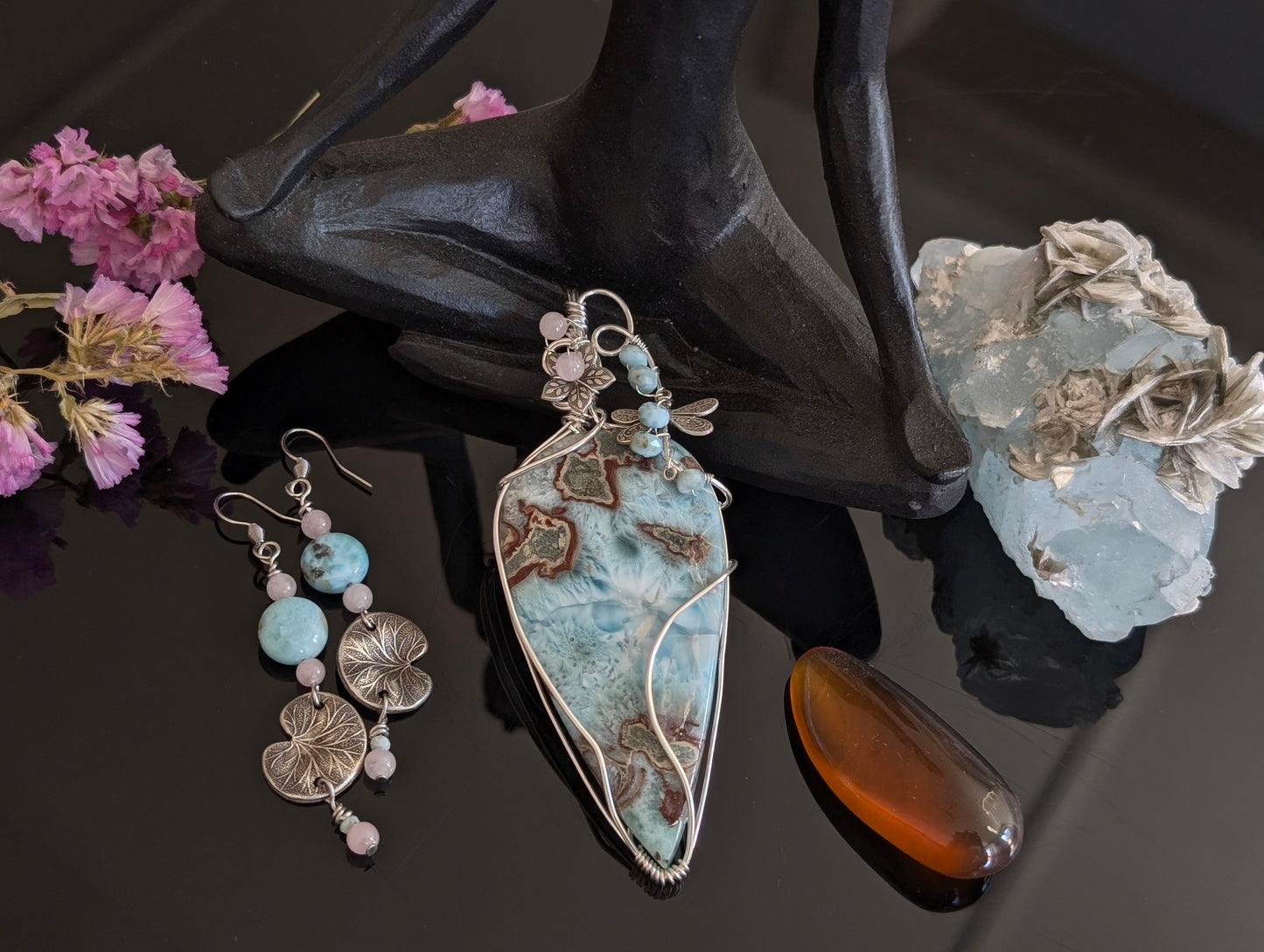 Collier avec larimar wire wrap