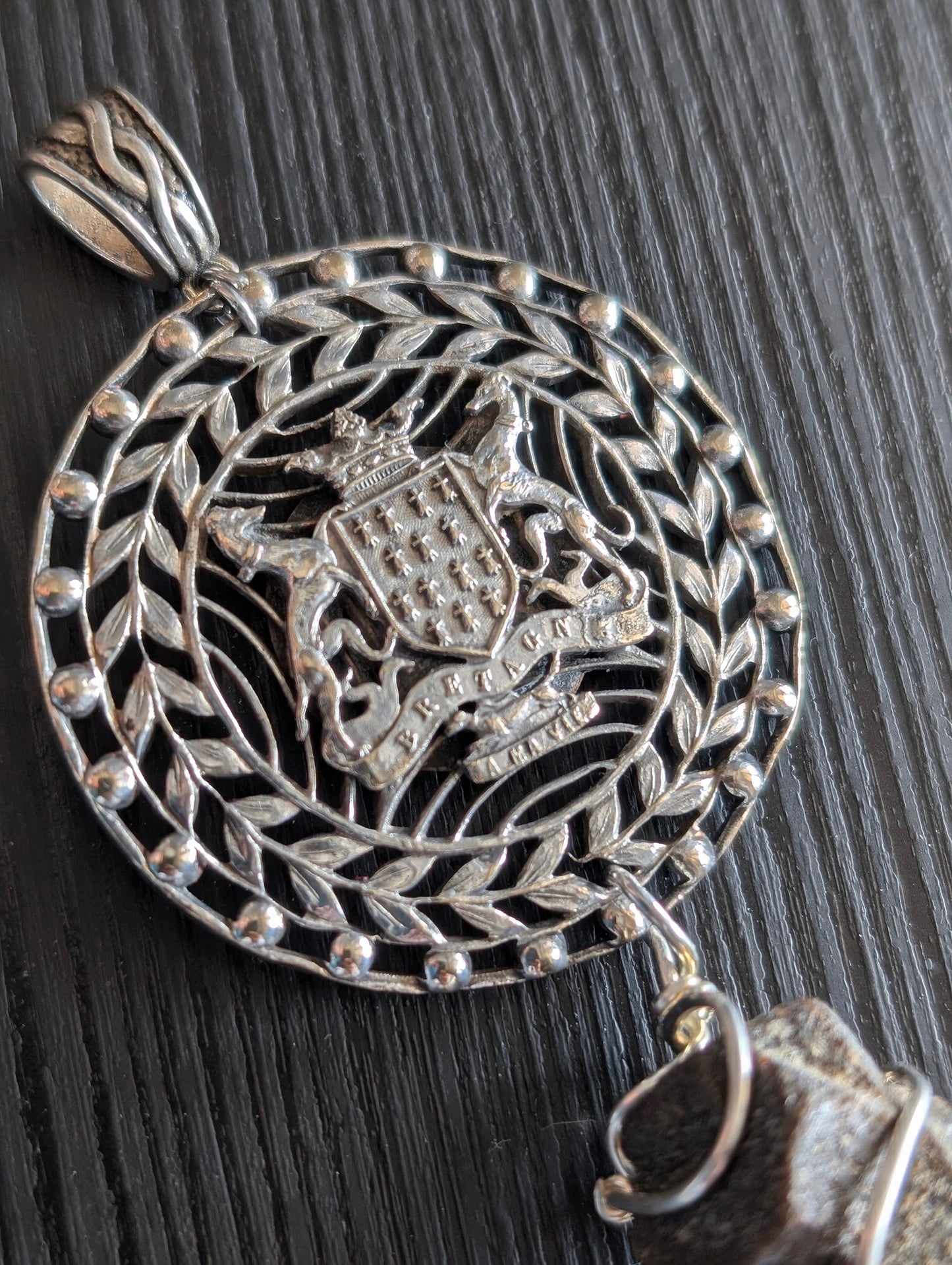 Collier vintage Bretagne avec staurotide
