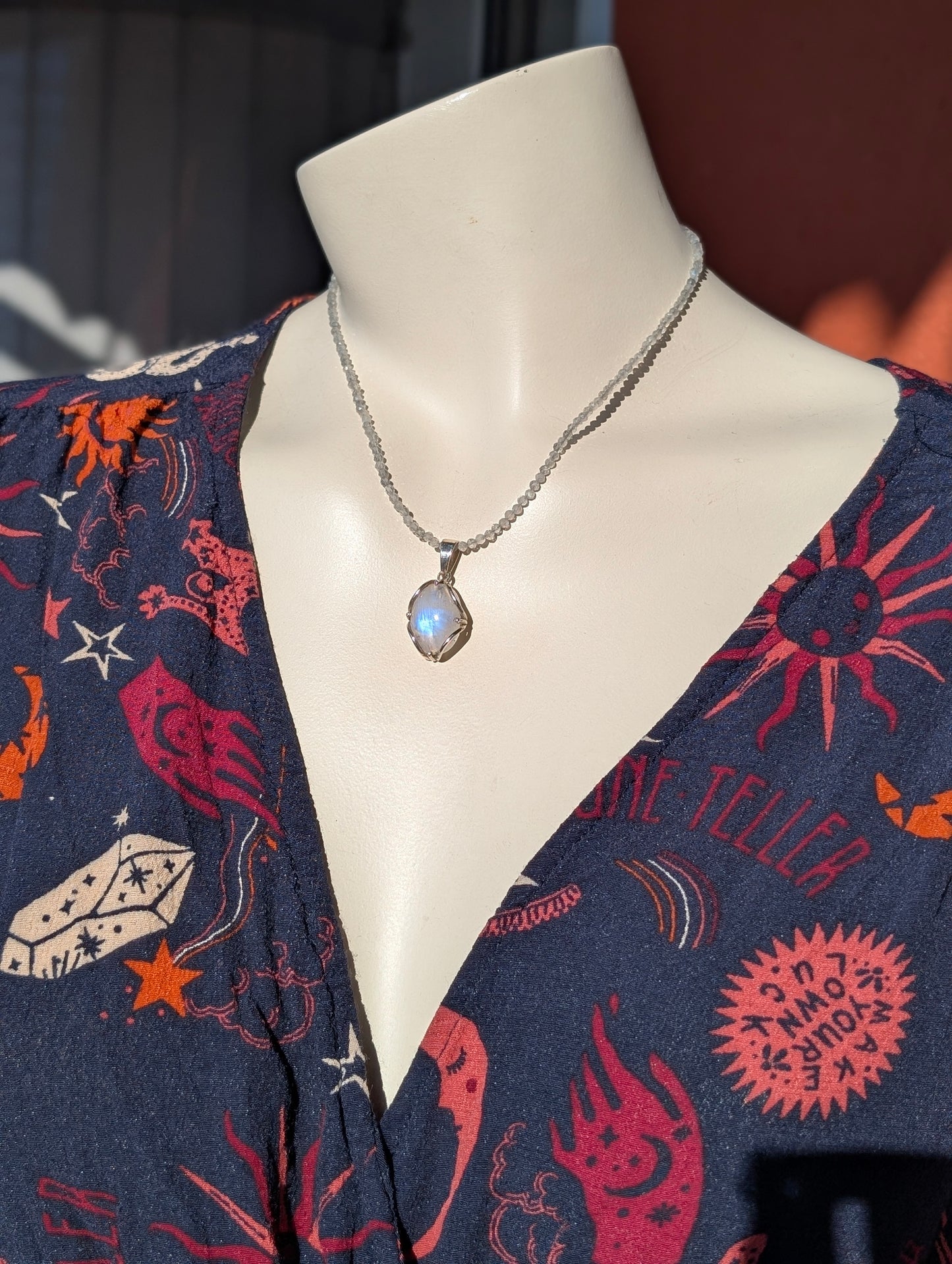 Collier avec labradorite blanche pierre de lune arc-en-ciel et labradorite