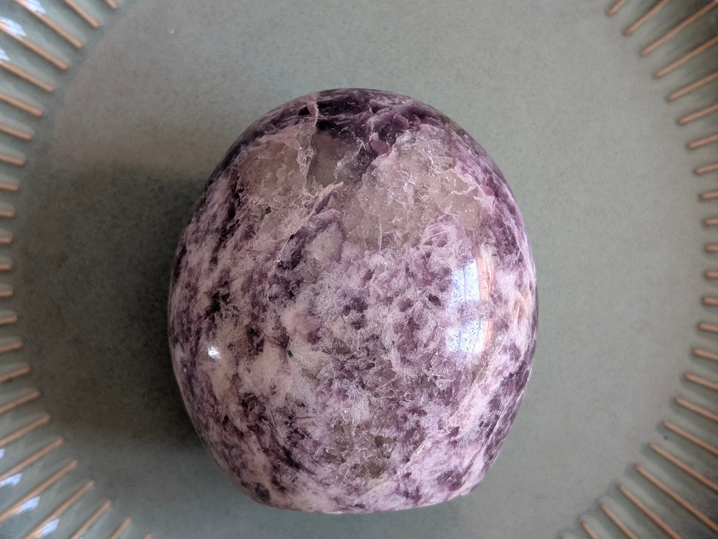 Une lépidolite à poser