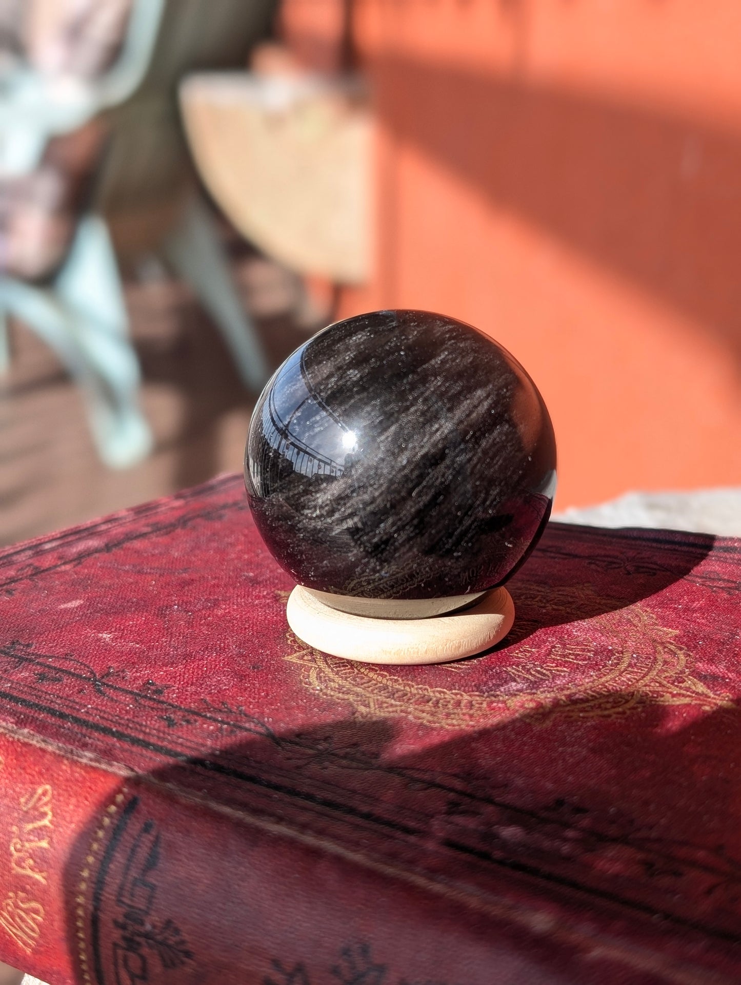 Sphère en obsidienne oeil céleste 104 grammes 4.3 cm avec socle