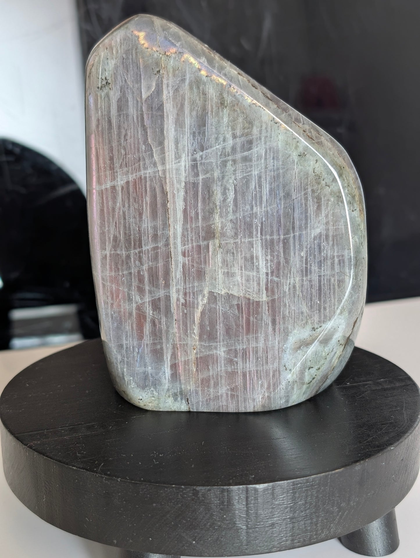 Labradorite violette à poser 892g