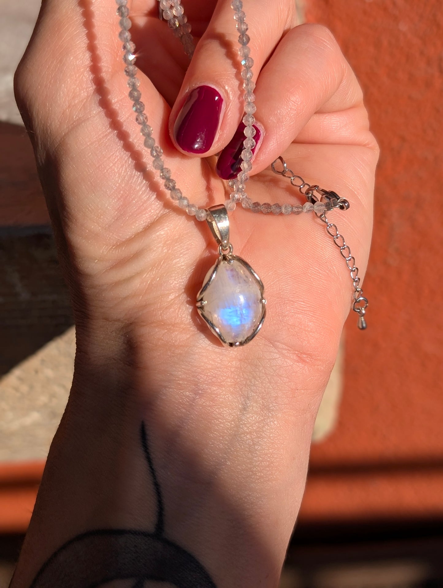 Collier avec labradorite blanche pierre de lune arc-en-ciel et labradorite