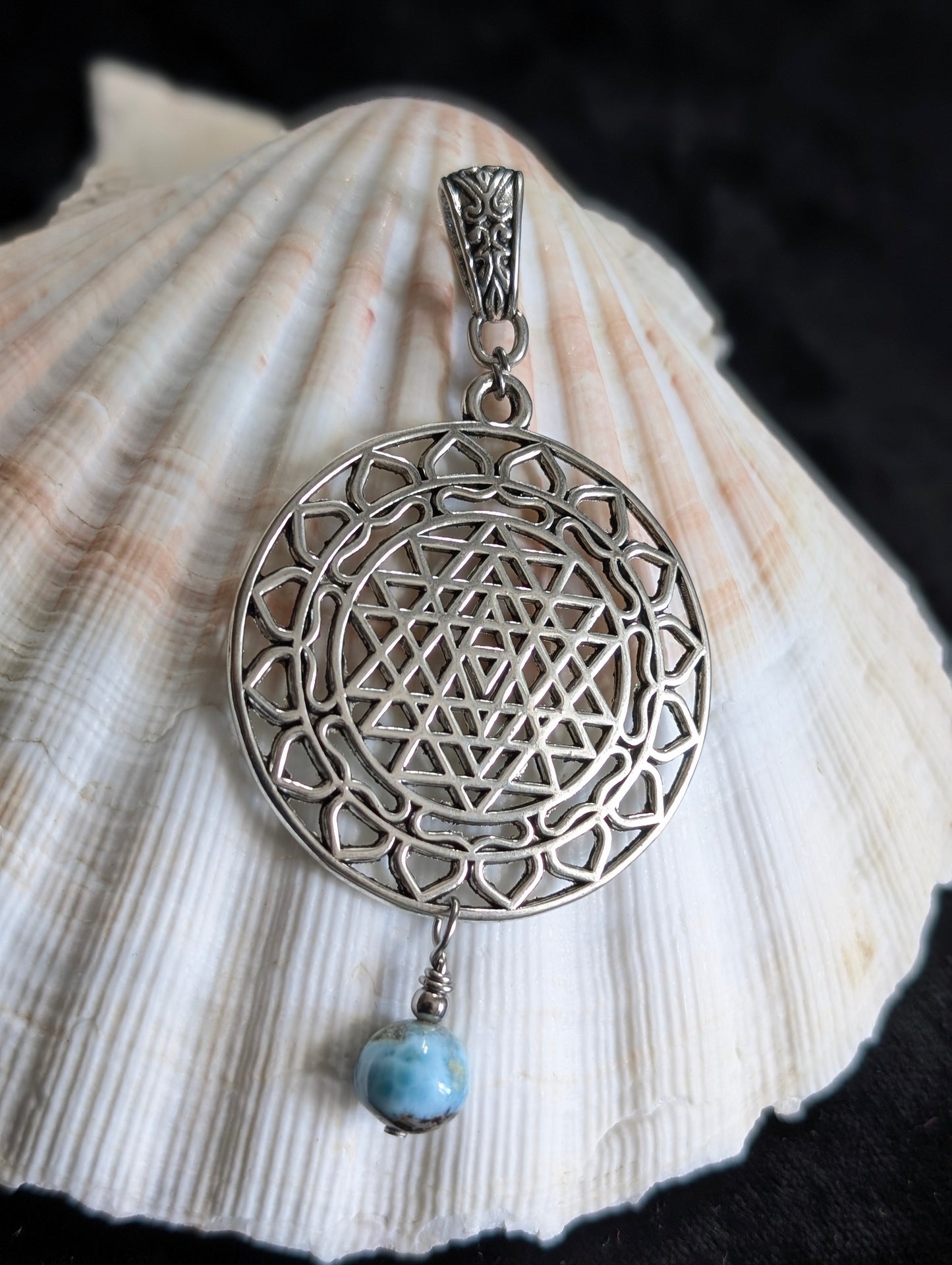 Collier avec larimar et sri yantra