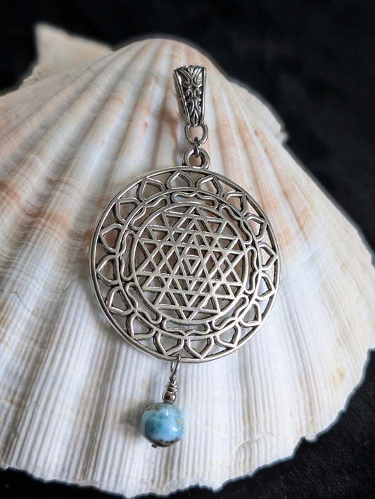 Collier avec larimar et sri yantra