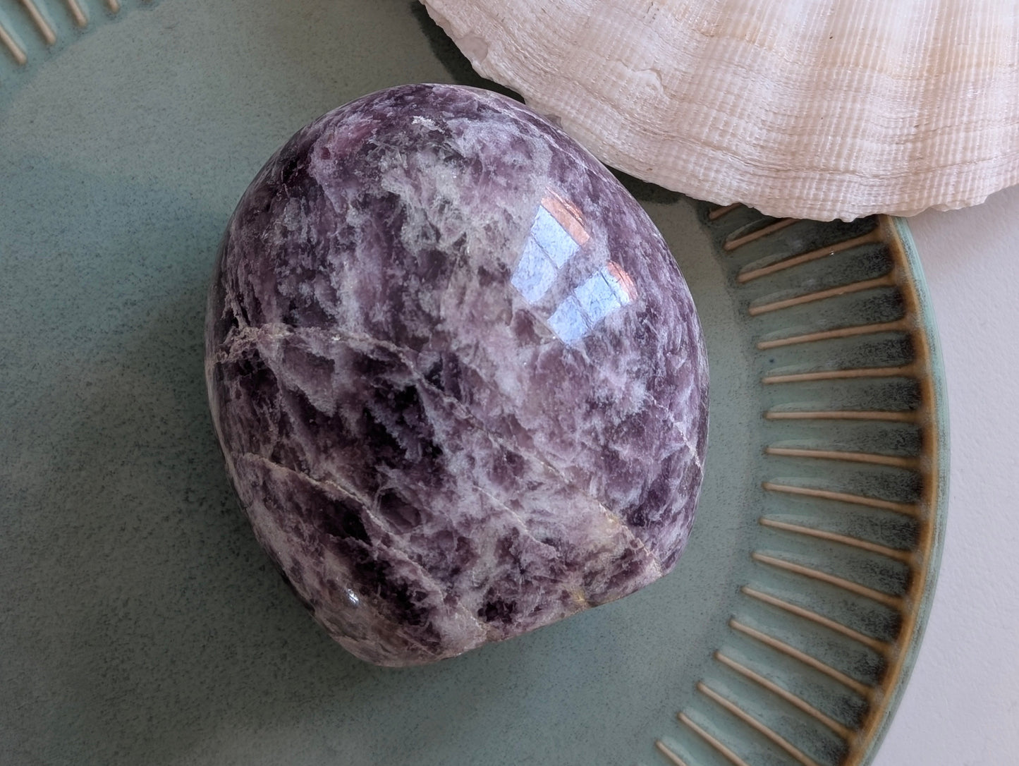 Une lépidolite à poser