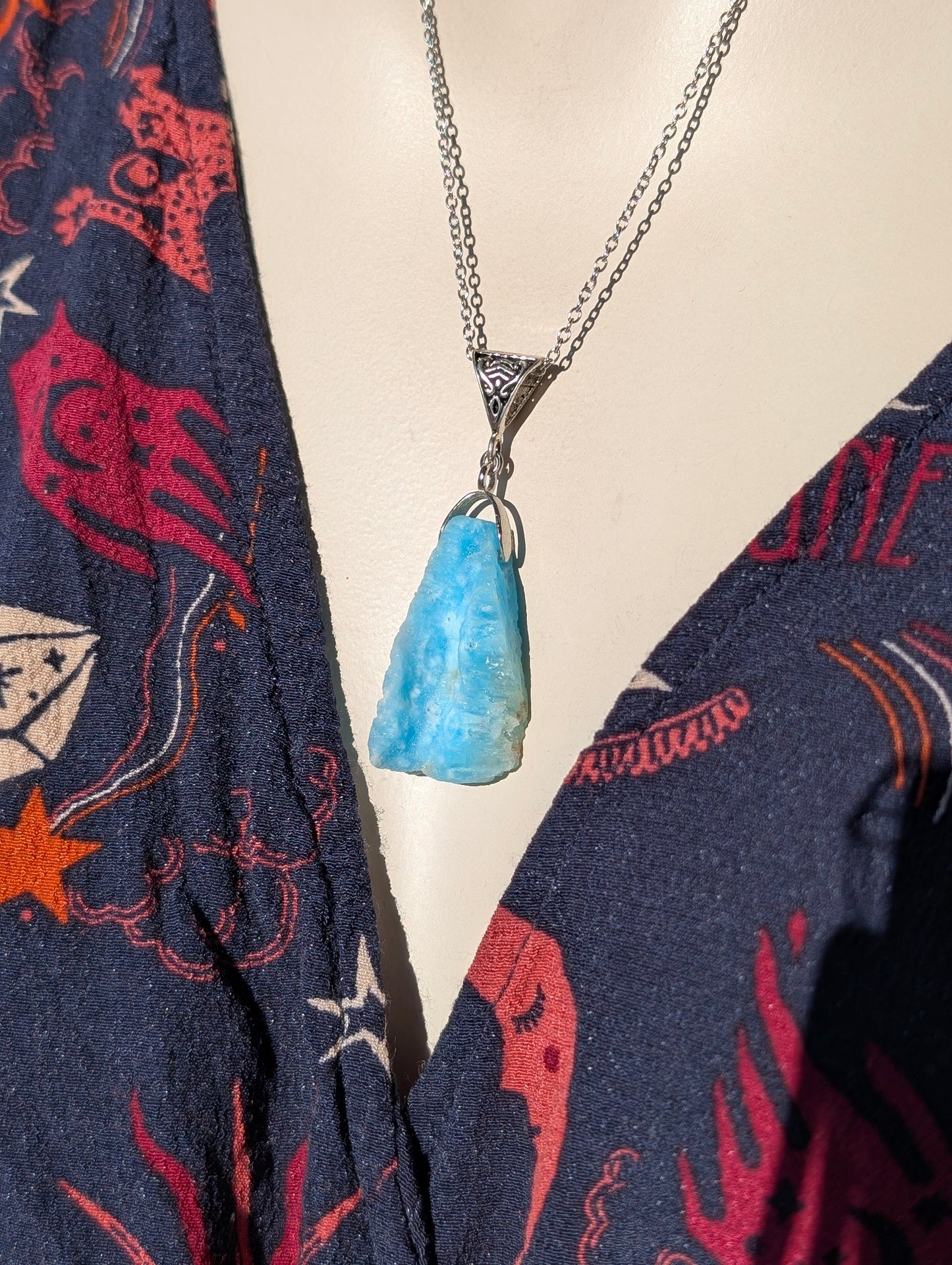 Collier brut aragonite bleue