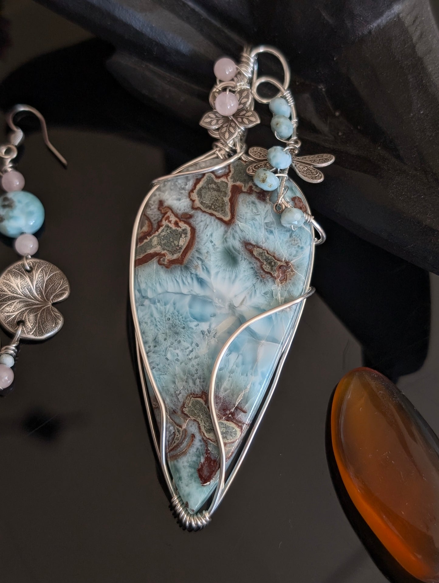 Collier avec larimar wire wrap