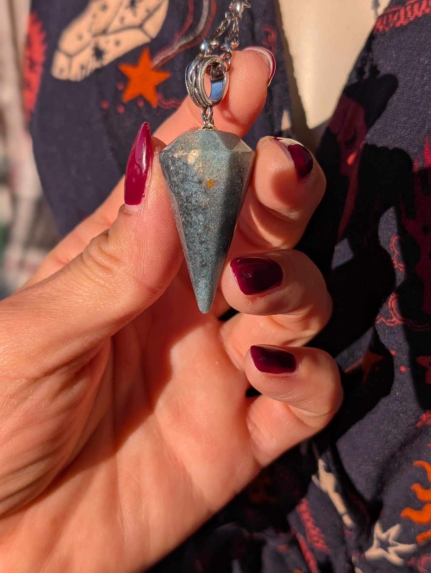 Collier pendule en trolléite long sautoir