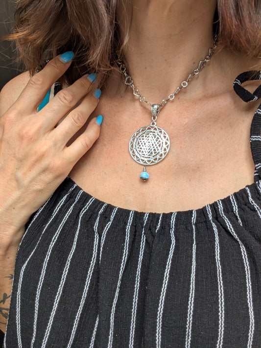 Collier avec larimar et sri yantra