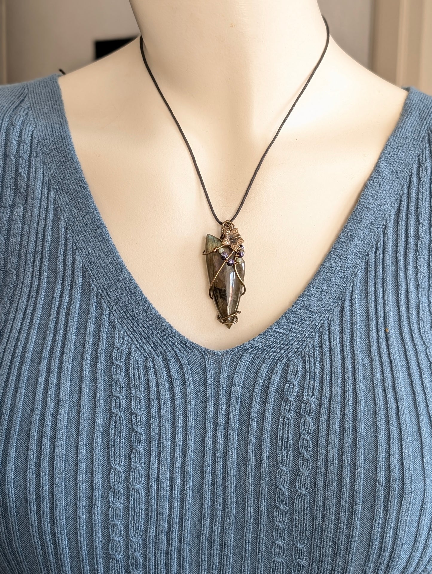 Collier wirewrap en labradorite