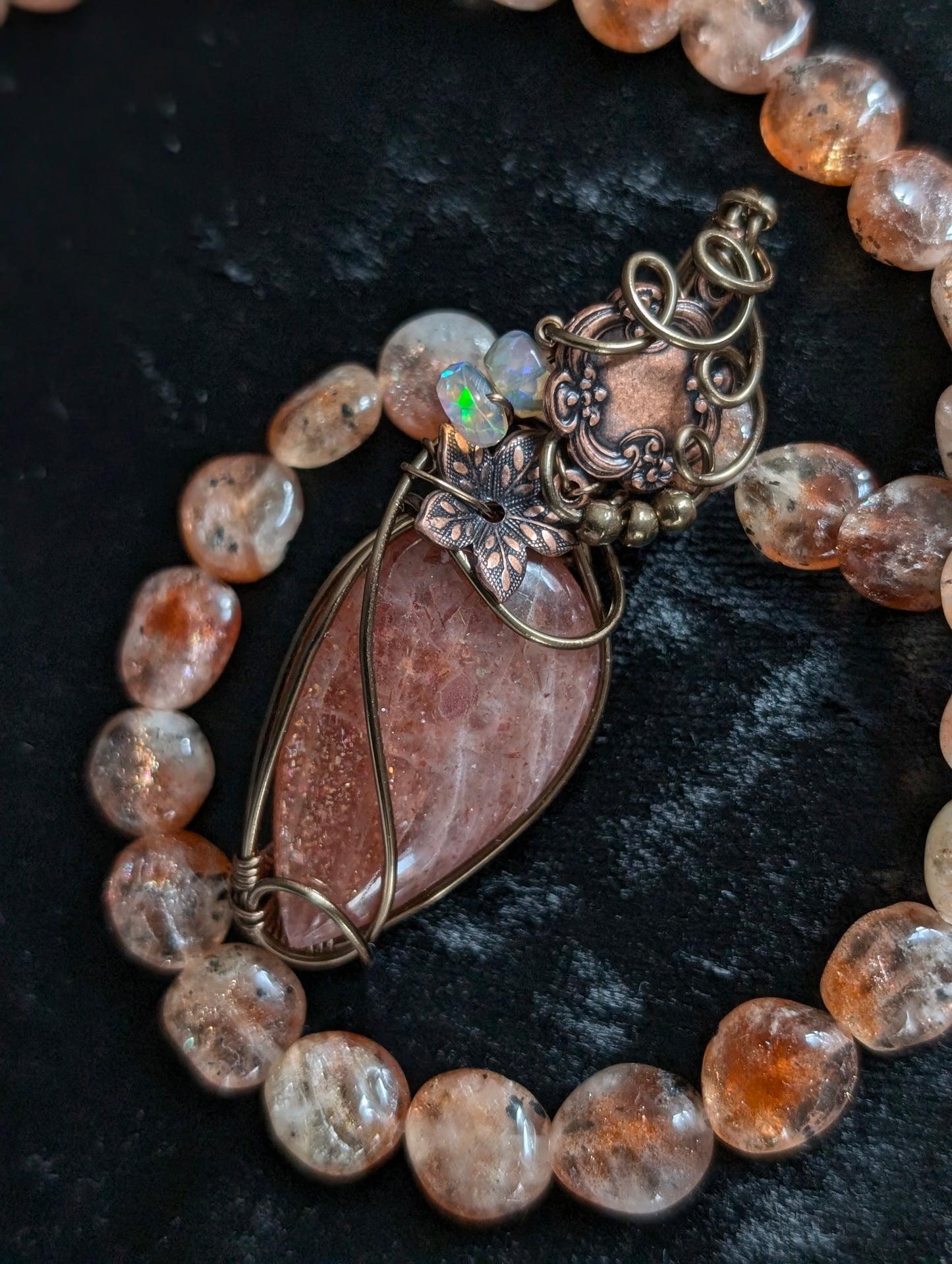 Collier pierre de soleil