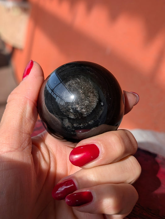 Sphère obsidienne argentée