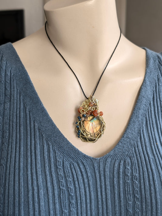 Collier wirewrap en labradorite