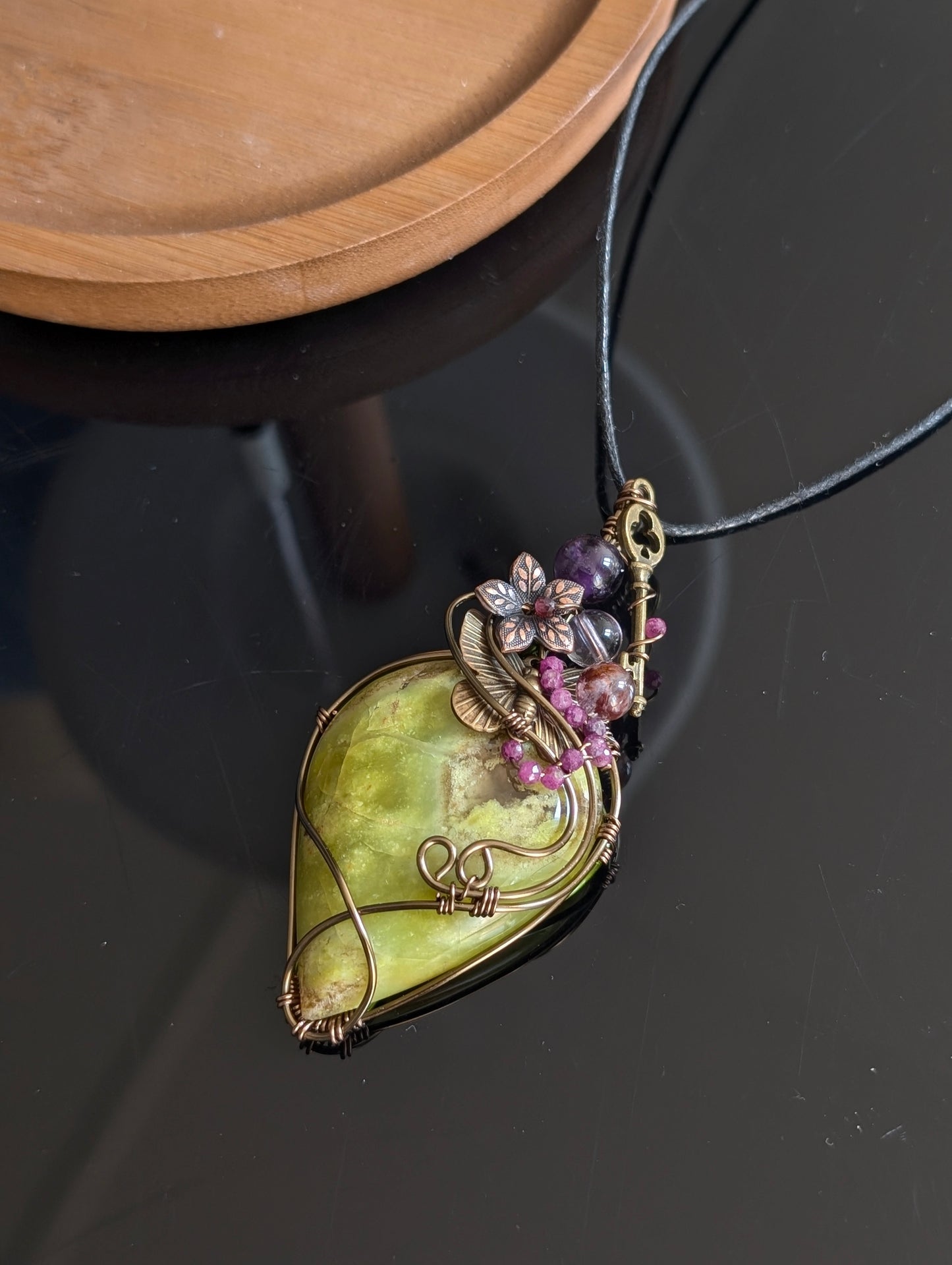 Collier en opale verte wire wrap