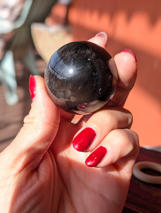 Sphère en obsidienne oeil céleste 104 grammes 4.3 cm avec socle