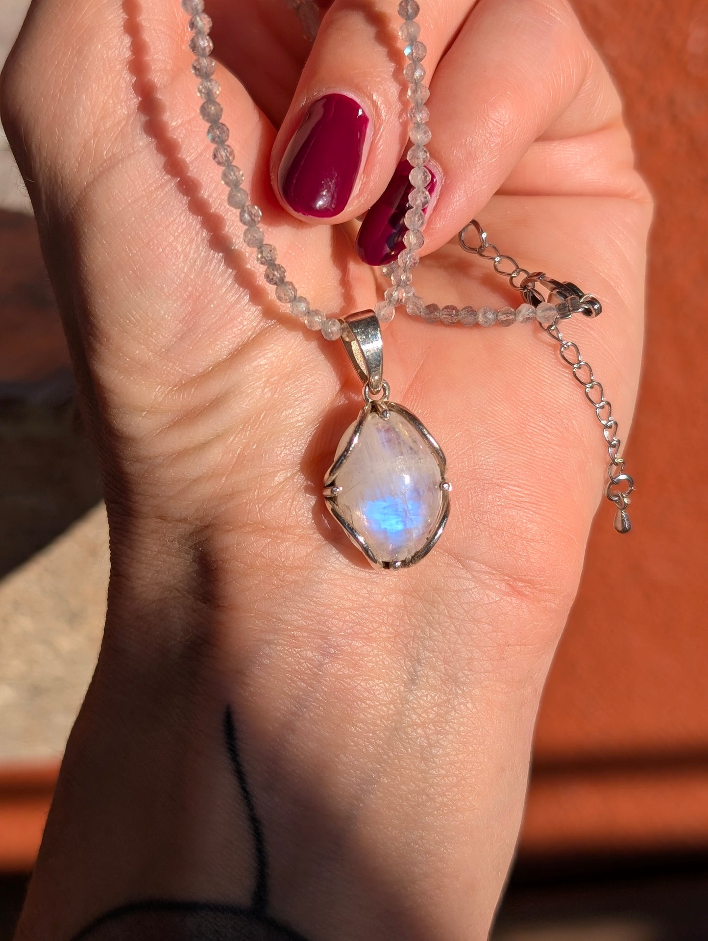 Collier avec labradorite blanche pierre de lune arc-en-ciel et labradorite