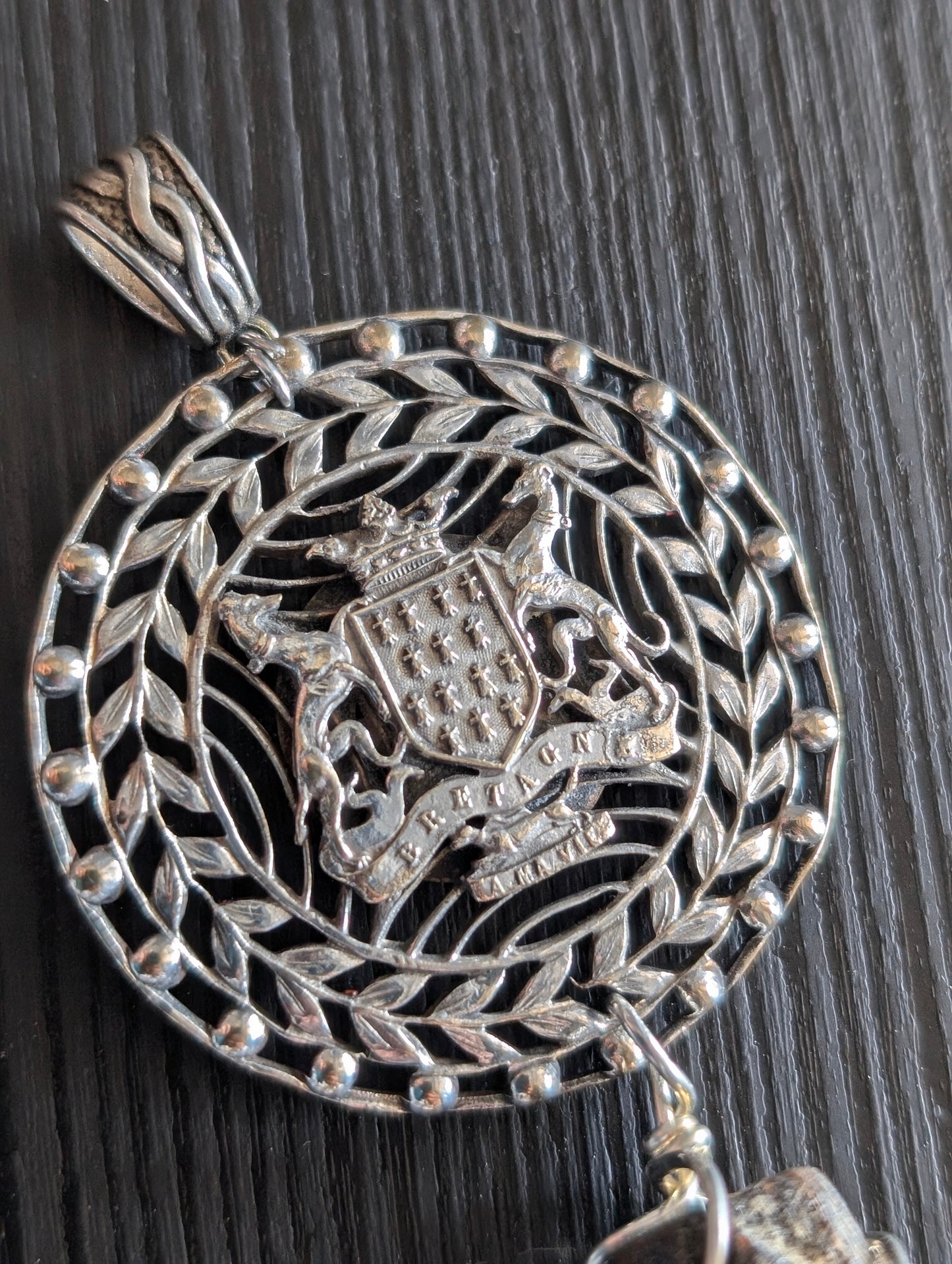 Collier vintage Bretagne avec staurotide