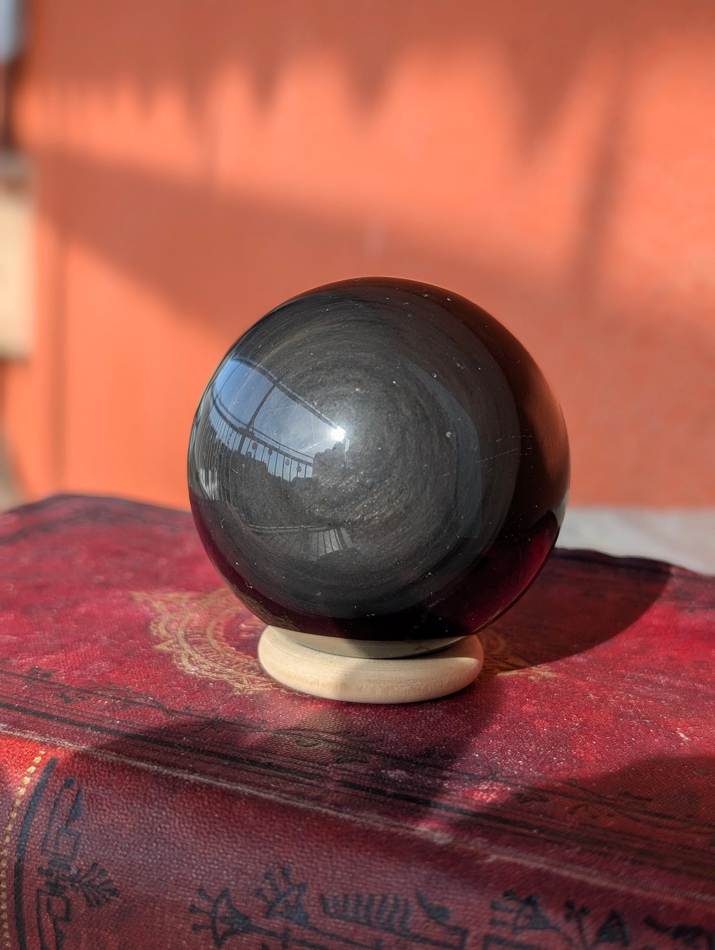 Sphère obsidienne argentée