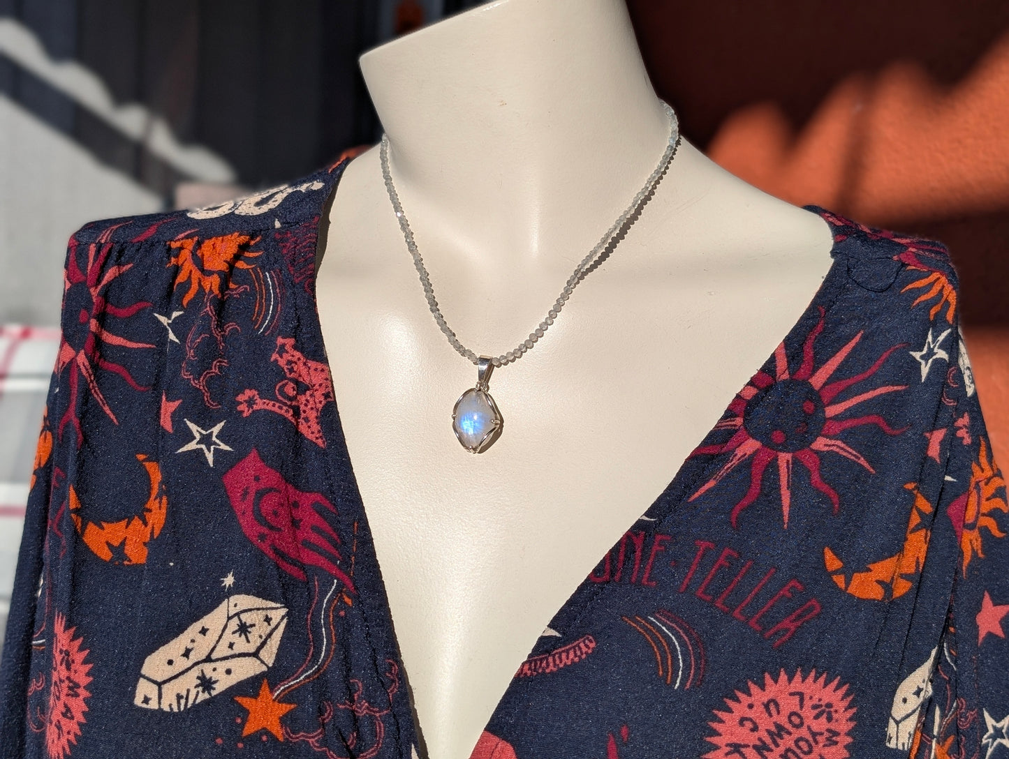 Collier avec labradorite blanche pierre de lune arc-en-ciel et labradorite