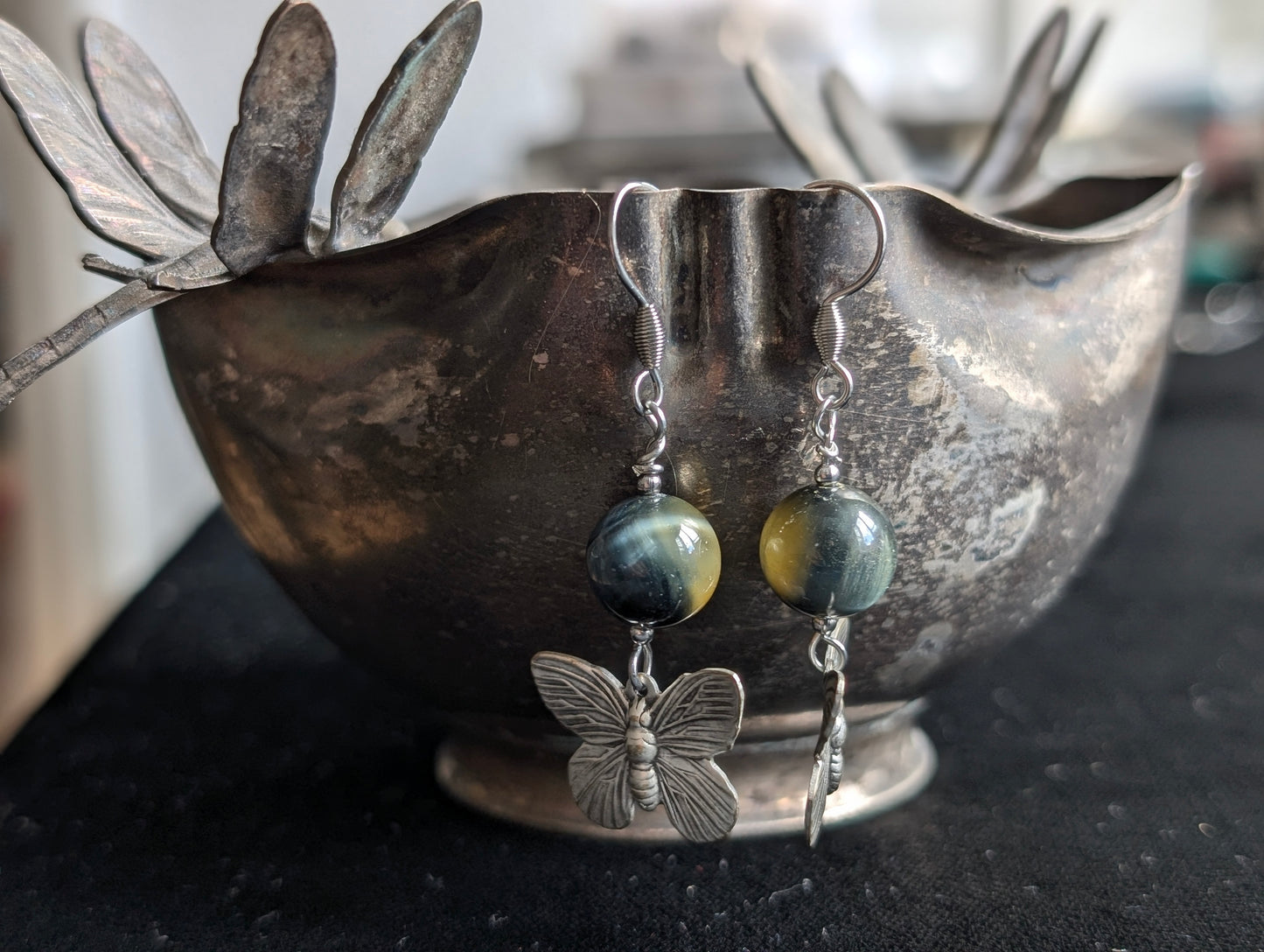 Boucles d'oreilles en oeil de faucon ou d'Horus et papillons