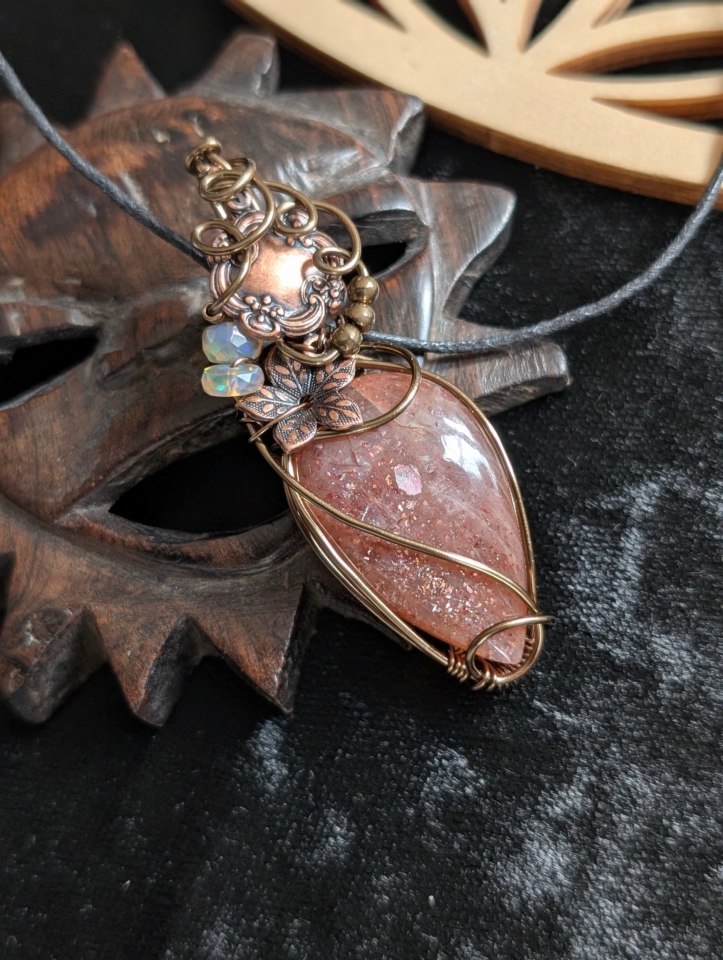Collier pierre de soleil